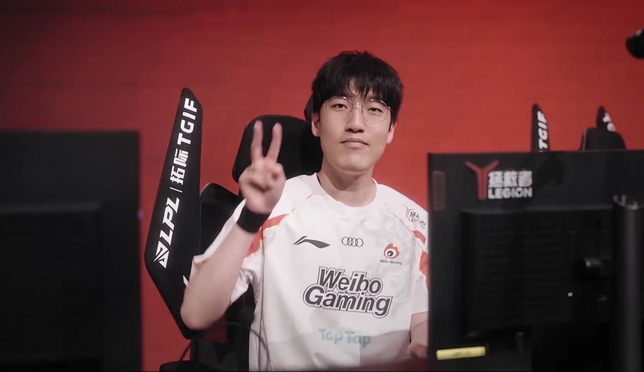 包含领先优势明显首场状态出色，MAD观众沸腾！，Faker重返赛场观众掌声雷动的词条