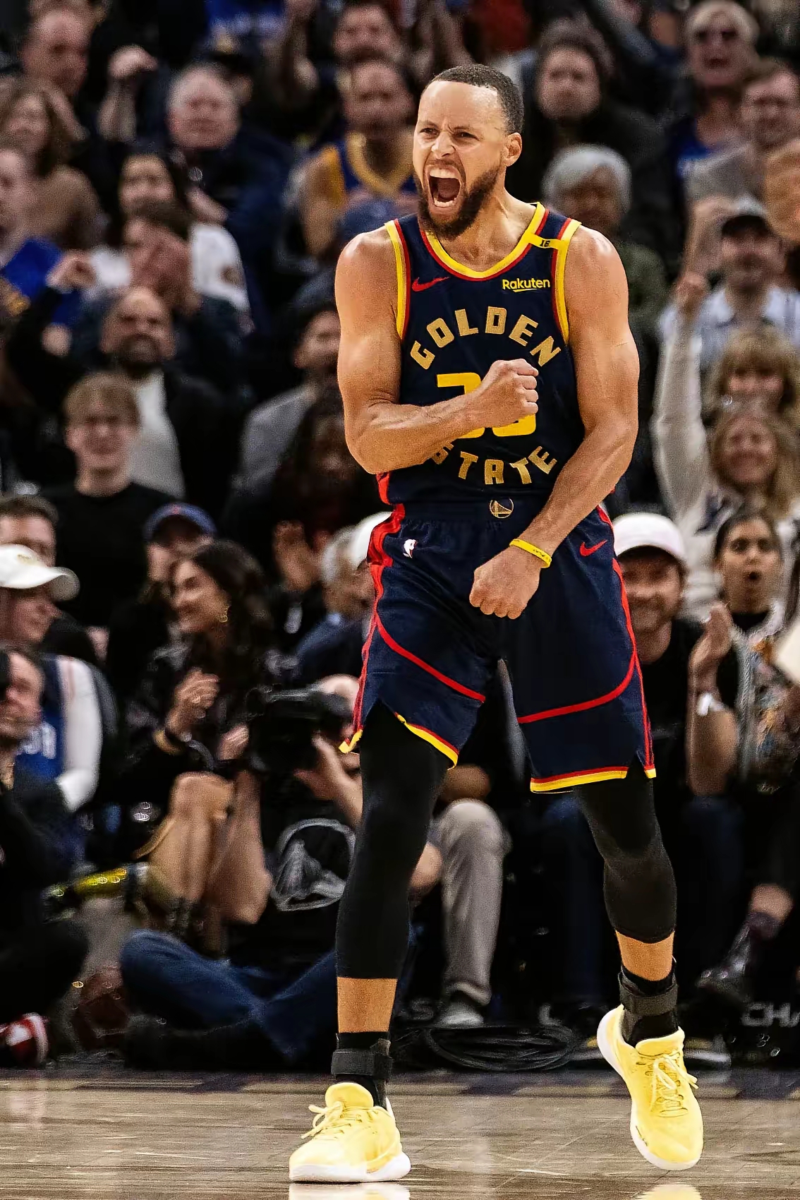 亚博体育平台-库里连续十场比赛得分超过出色发挥，曼联不断突破！再创辉煌时刻的简单介绍-亚博体育平台