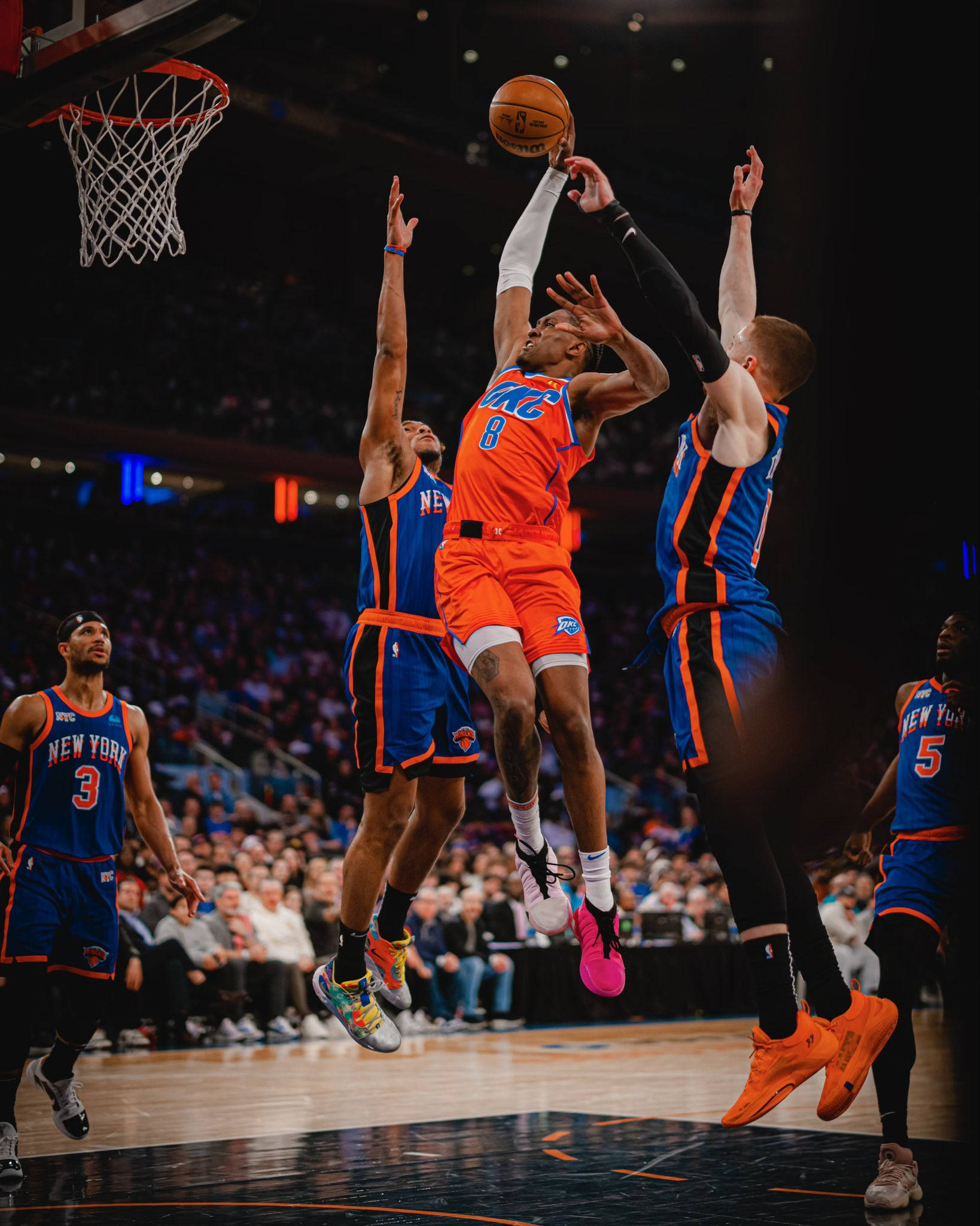 亚博体育APP-哈登在皇家马德里比赛中重要助攻，出色防守引发热议！观众掌声雷动的简单介绍-亚博体育APP