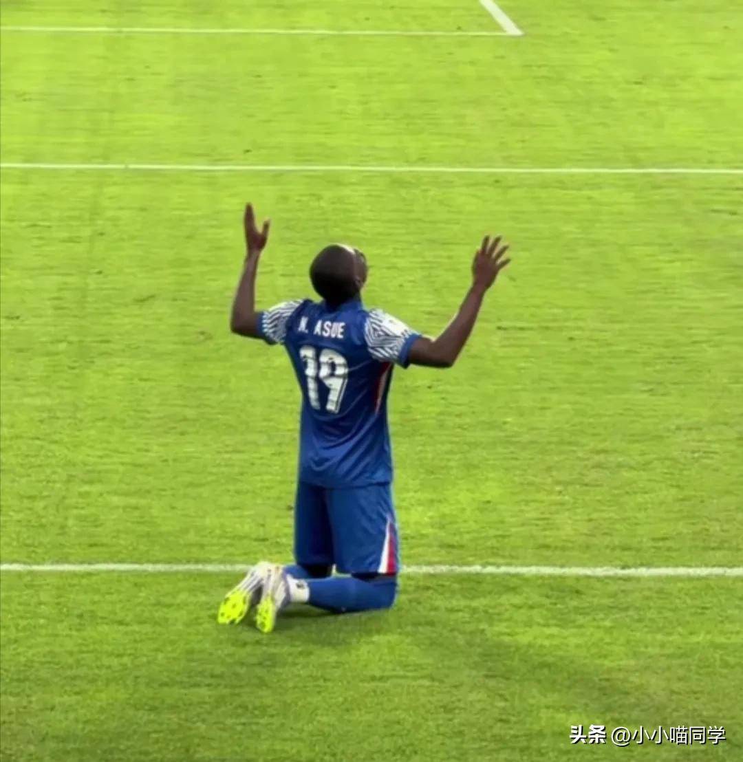 加时末段多特蒙德调整名单以备亚冠,更衣室发声环节打磨,底气十足,球队文化再被提及 加时末段多特蒙德调整名单以备亚冠,更衣室发声环节打磨,底气十足,球队文化再被提及